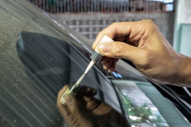 How to Repair a Car Windshield Crack?